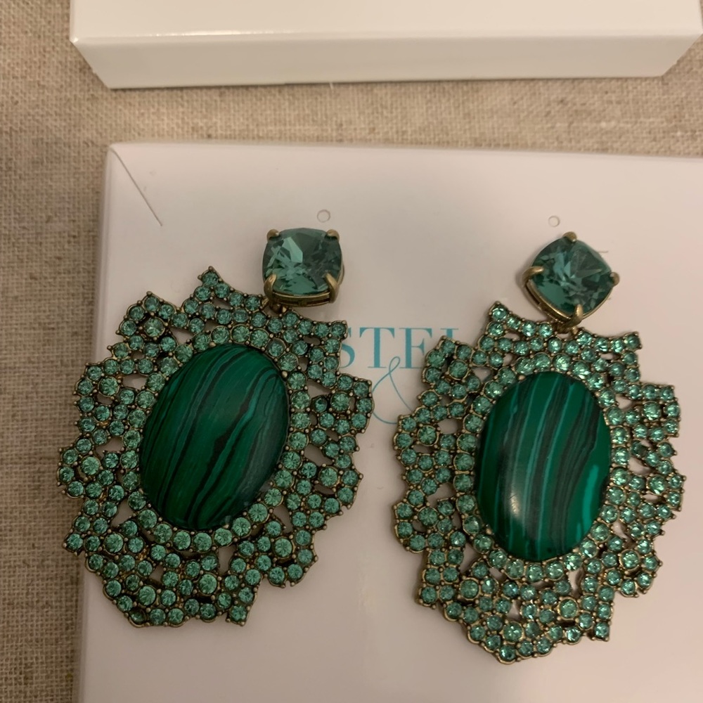 Green detailed earrings